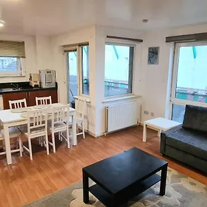 Lovely 3 Bedroom Apartment - Free Parking Edinburgh